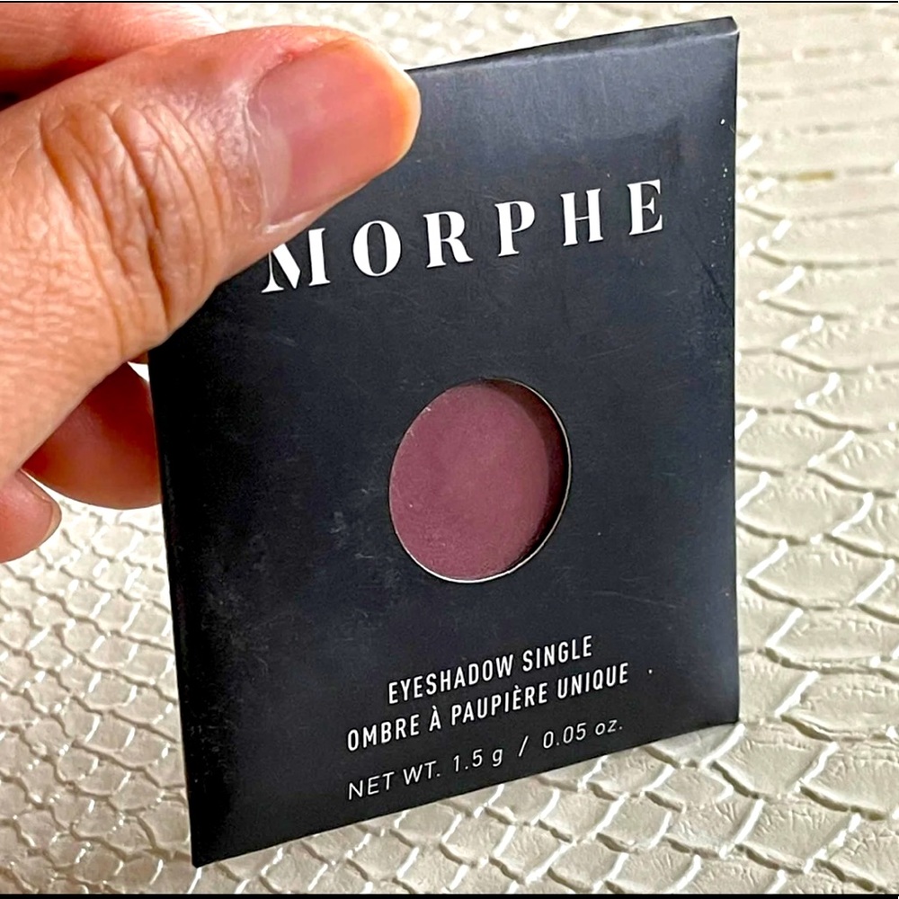 NIP - MORPHE single eyeshadow in shade Private Agent